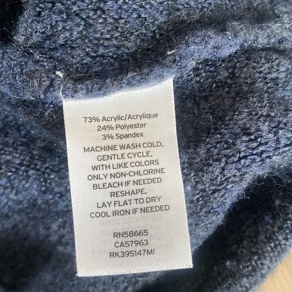 Navy knit sweater. Very light and comfortable - Picture 4 of 4